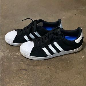 Adidas Superstars size 9